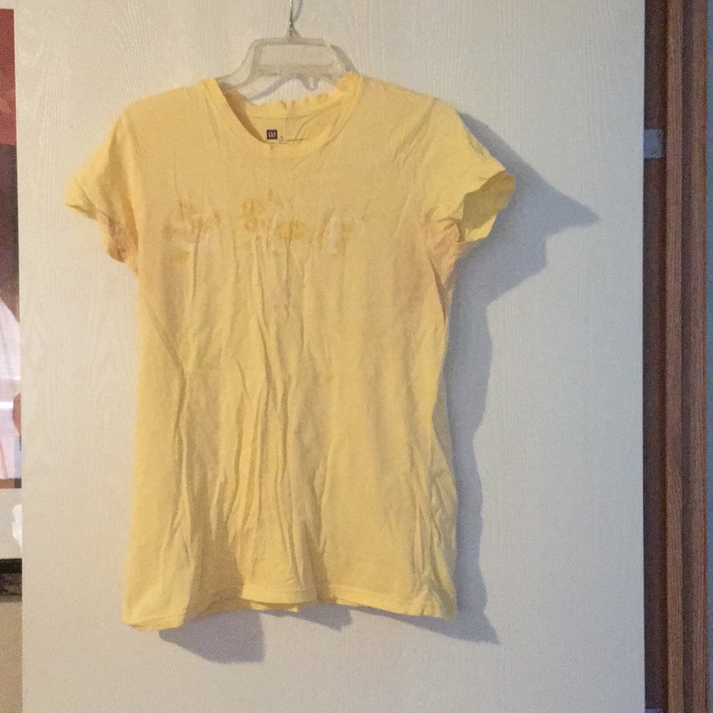 Gap flowered design tee